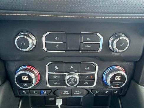 Used 2024 GMC Yukon AT4 w/ Technology Package AWD/4WD image 19