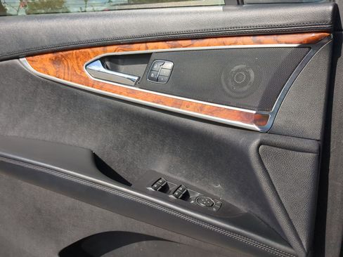 Used 2018 Lincoln MKX Reserve w/ Cargo Accessories Package FWD image 12