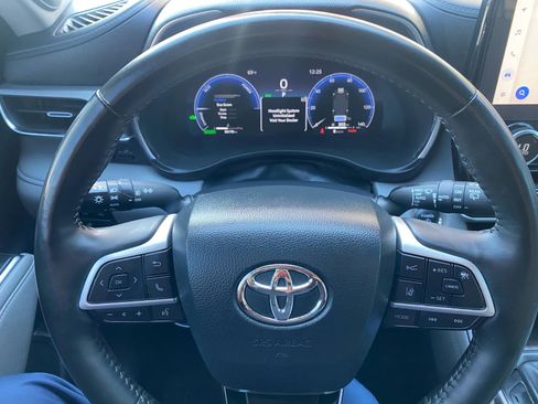 Used 2023 Toyota Highlander Platinum image 35