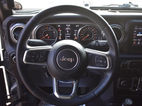 Used 2018 Jeep Wrangler Unlimited Sahara image 18