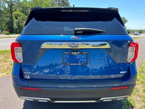 Used 2020 Ford Explorer XLT w/ Equipment Group 202A AWD/4WD image 4