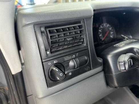 Used 2002 Volkswagen Eurovan MV image 31