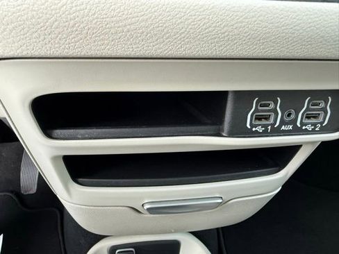 Used 2024 Chrysler Pacifica Touring-L FWD image 23