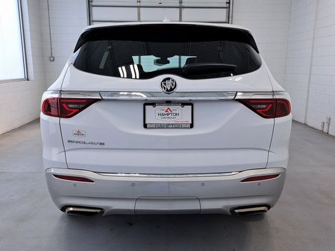 Used 2023 Buick Enclave Essence image 6