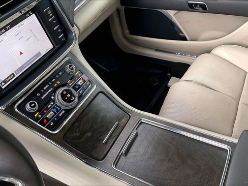 Used 2019 Lincoln Continental Reserve AWD/4WD image 18