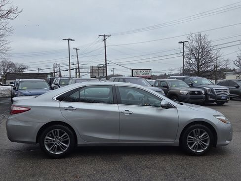 Used 2016 Toyota Camry SE image 6