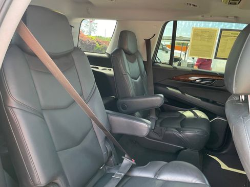 Used 2018 Cadillac Escalade Premium Luxury w/ LPO, Radiant Package image 25