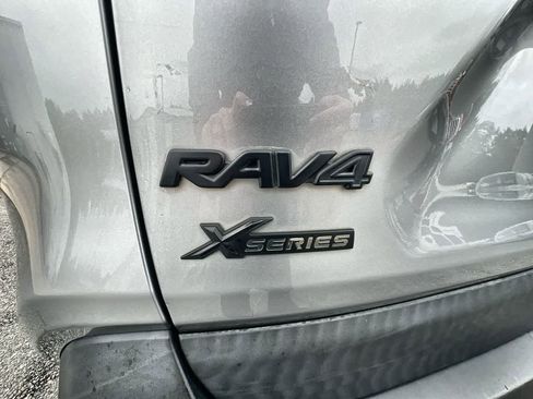 Used 2020 Toyota RAV4 XLE image 29