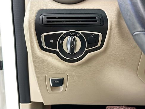 Used 2022 Mercedes-Benz GLC 300 image 10