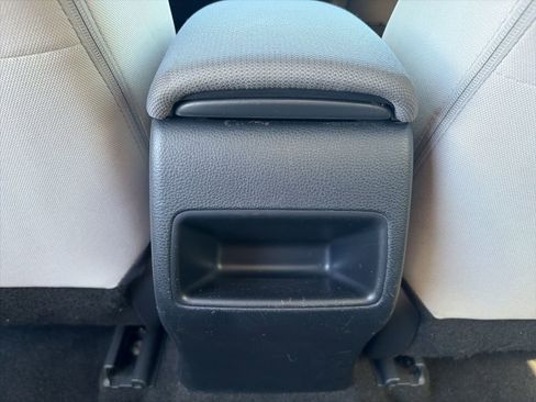 Used 2020 Toyota Corolla LE image 10