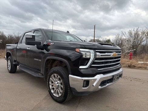 Used 2024 Chevrolet Silverado 2500 LTZ w/ LTZ Convenience Package image 17