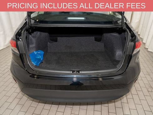 Used 2025 Toyota Corolla LE FWD image 5