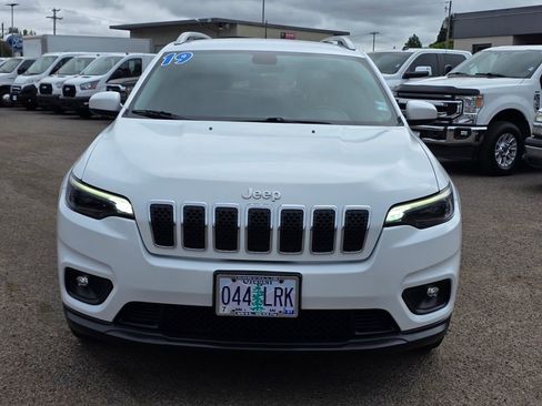 Used 2019 Jeep Cherokee Latitude Plus image 3