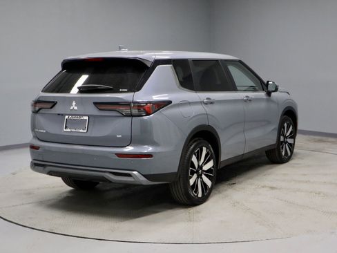 New 2026 Mitsubishi Outlander SE image 8