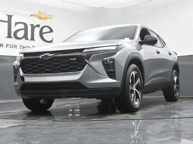 Used 2024 Chevrolet Trax RS w/ Driver Confidence Package FWD image 4