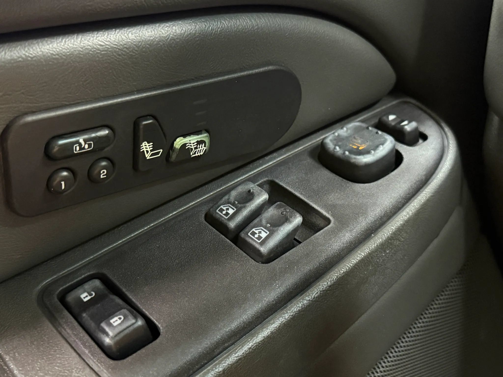 Used 2004 Chevrolet Silverado 1500 SS AWD/4WD image 24