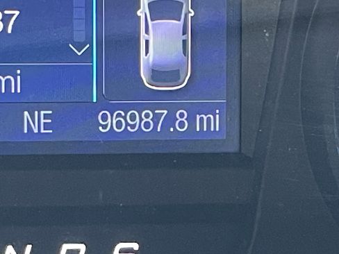 Used 2015 Ford Taurus SE image 29