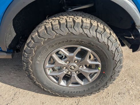 New 2025 Ford Bronco Badlands image 11