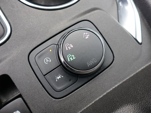 Used 2023 Chevrolet Traverse LT image 27