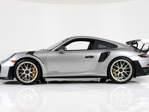 Used 2018 Porsche 911 GT2 RS RWD image 3