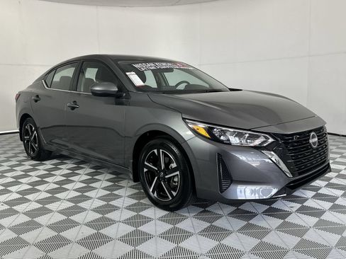 Used 2025 Nissan Sentra SV FWD image 2