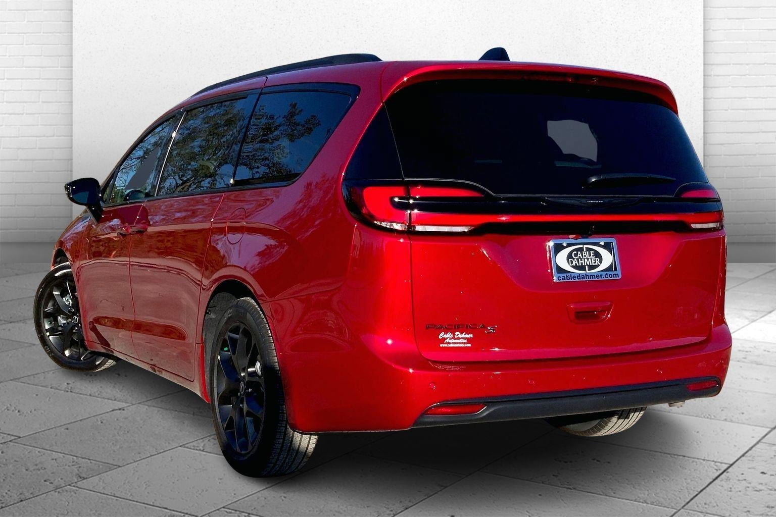 New 2026 Chrysler Pacifica Select w/ S Appearance Package FWD image 3