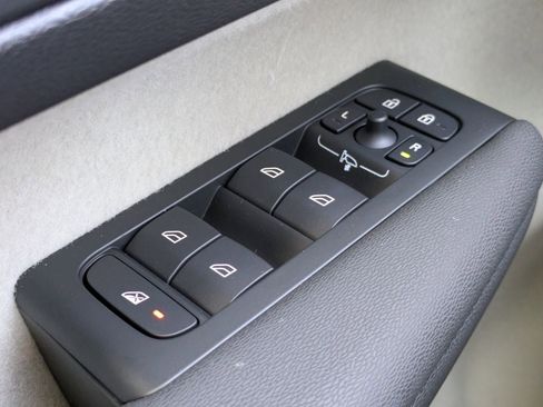 New 2026 Volvo XC40 B5 Plus w/ Protection Package Premier image 33