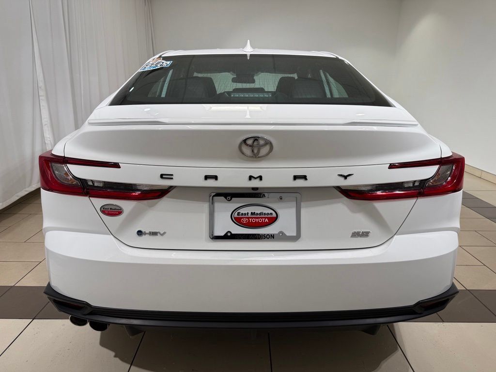 Used 2025 Toyota Camry SE FWD image 4