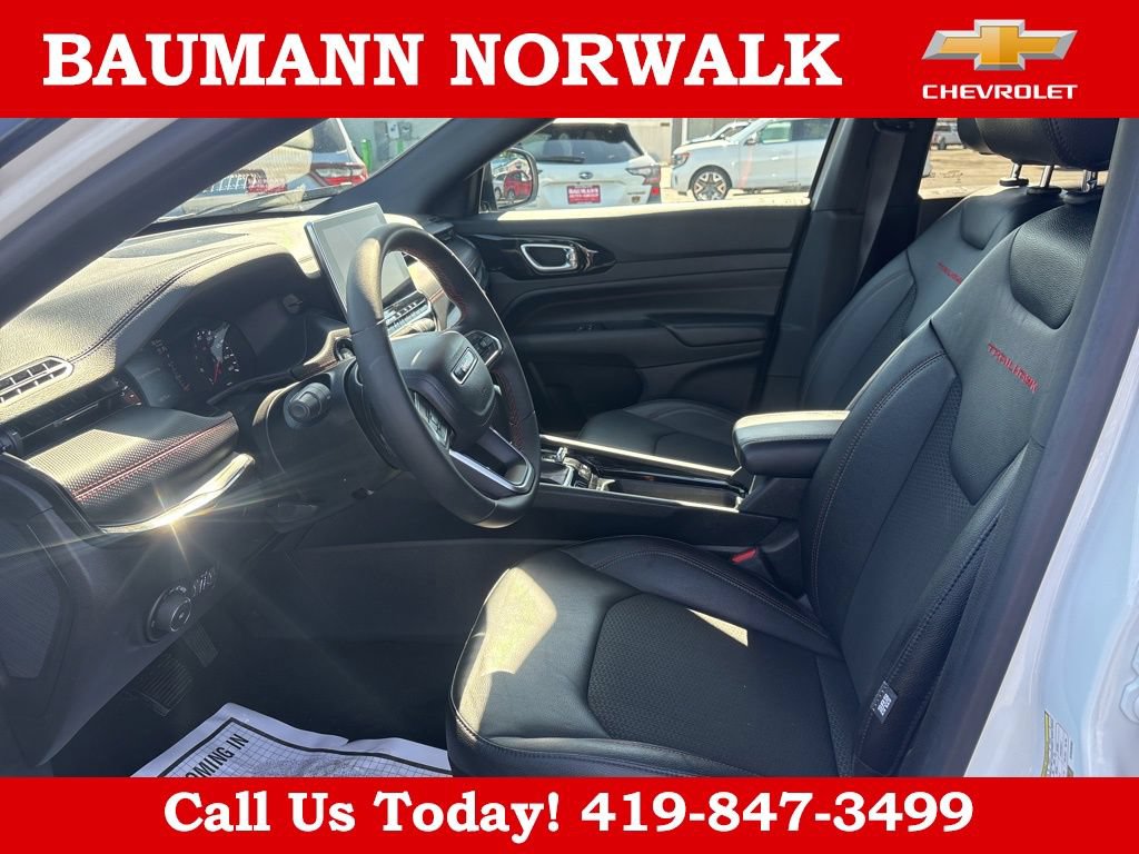 Used 2025 Jeep Compass Trailhawk AWD/4WD image 13