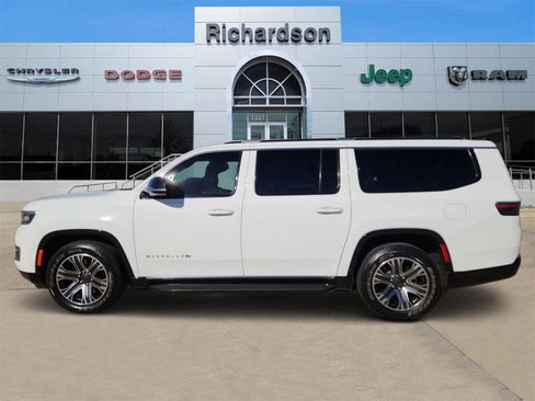 Used 2023 Jeep Wagoneer L Series II image 3