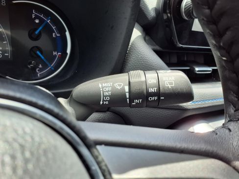 Used 2025 Toyota RAV4 XSE AWD/4WD image 19