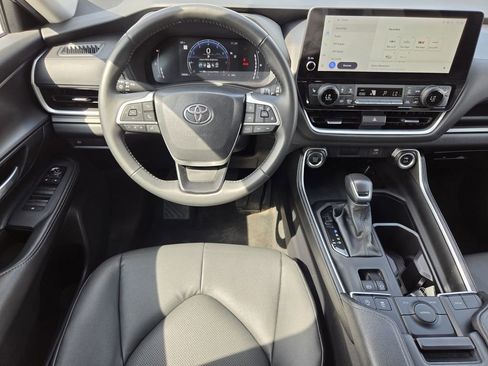 Used 2025 Toyota Grand Highlander FWD image 14