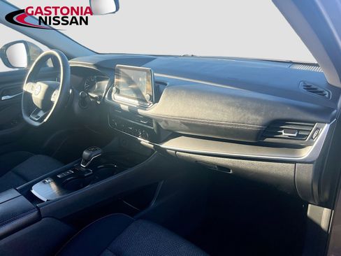 Used 2025 Nissan Rogue SV image 36