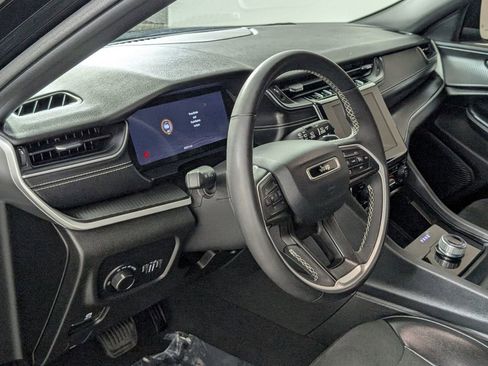 Used 2023 Jeep Grand Cherokee L Laredo image 11