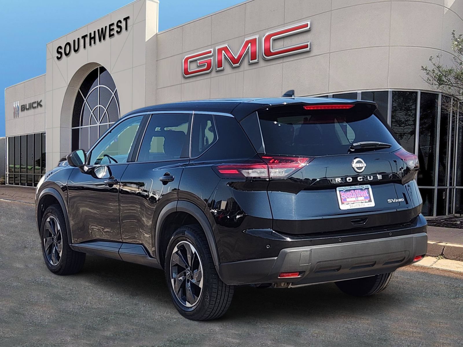 Used 2024 Nissan Rogue SV AWD/4WD image 4