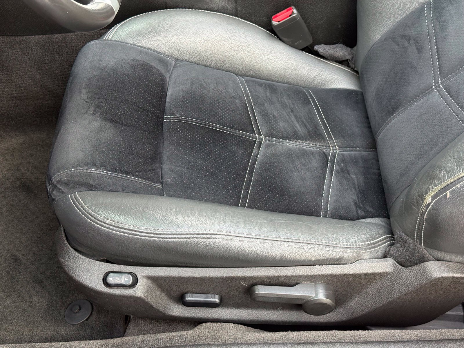 Used 2011 Ford Mustang GT Premium w/ Electronics Pkg RWD image 32