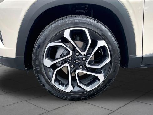 Certified 2026 Chevrolet Trax RS w/ Sunroof Package FWD image 11