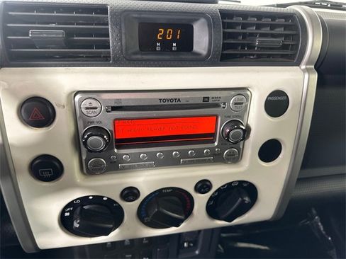 Used 2014 Toyota FJ Cruiser Base w/ Upgrade Package image 25