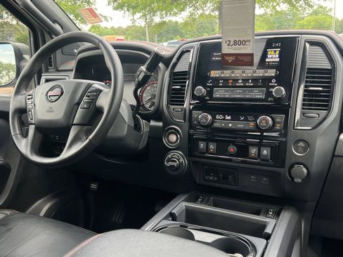 Used 2021 Nissan Titan PRO-4X w/ Pro-4x Convenience Package AWD/4WD image 3