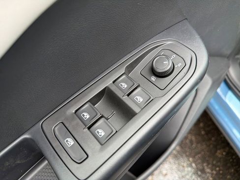 New 2026 Volkswagen Taos SE image 12