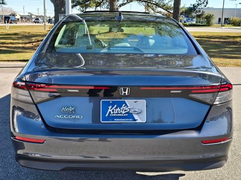 Used 2023 Honda Accord EX image 4