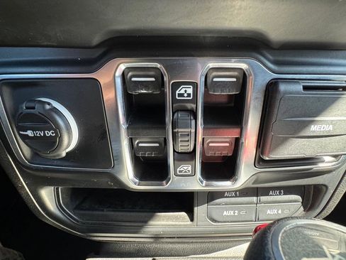 Used 2021 Jeep Wrangler Unlimited Sport AWD/4WD image 31