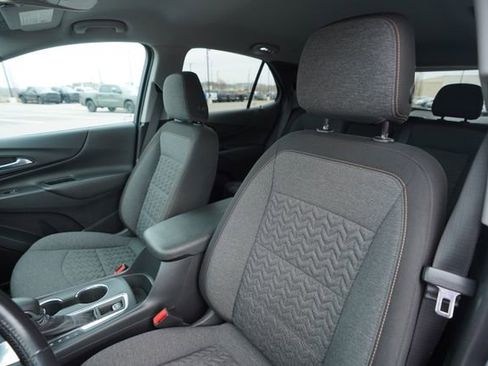 Used 2022 Chevrolet Equinox LT w/ Driver Convenience Package image 34