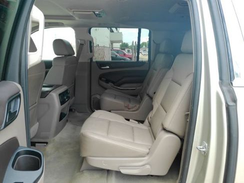 Used 2016 Chevrolet Suburban LT RWD image 20