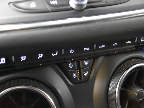 Used 2025 Chevrolet Blazer LT FWD image 27