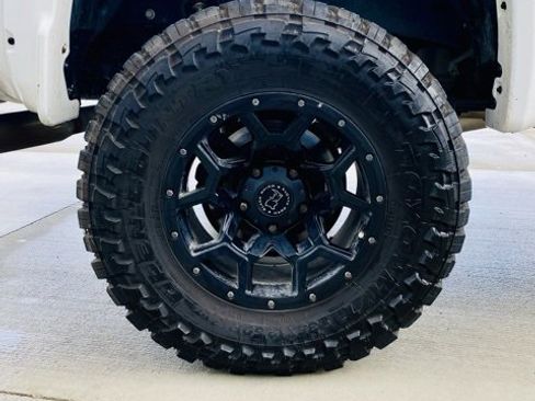 Used 2017 Toyota Tundra Limited w/ Limited Premium Package image 9