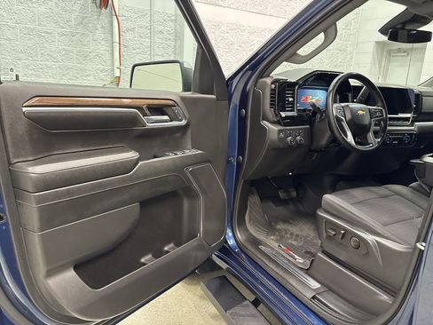 Used 2023 Chevrolet Silverado 1500 LT AWD/4WD image 15