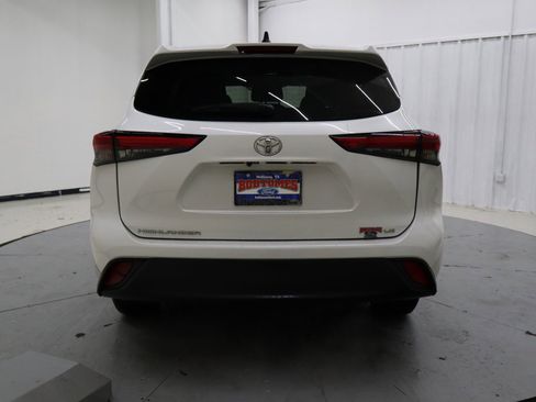 Used 2022 Toyota Highlander LE image 6