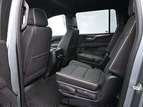 Used 2025 GMC Yukon XL Elevation image 18