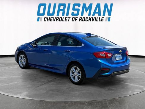 Used 2018 Chevrolet Cruze LT w/ Sun And Sound Package FWD image 4